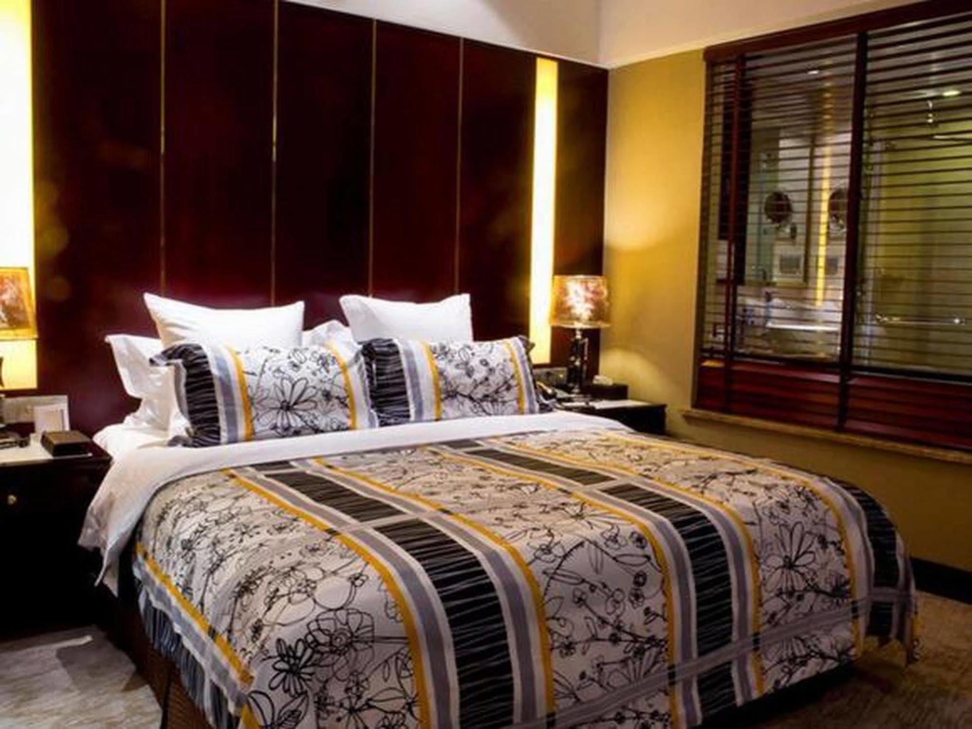 Hongyi Hotel Wuhan Extérieur photo