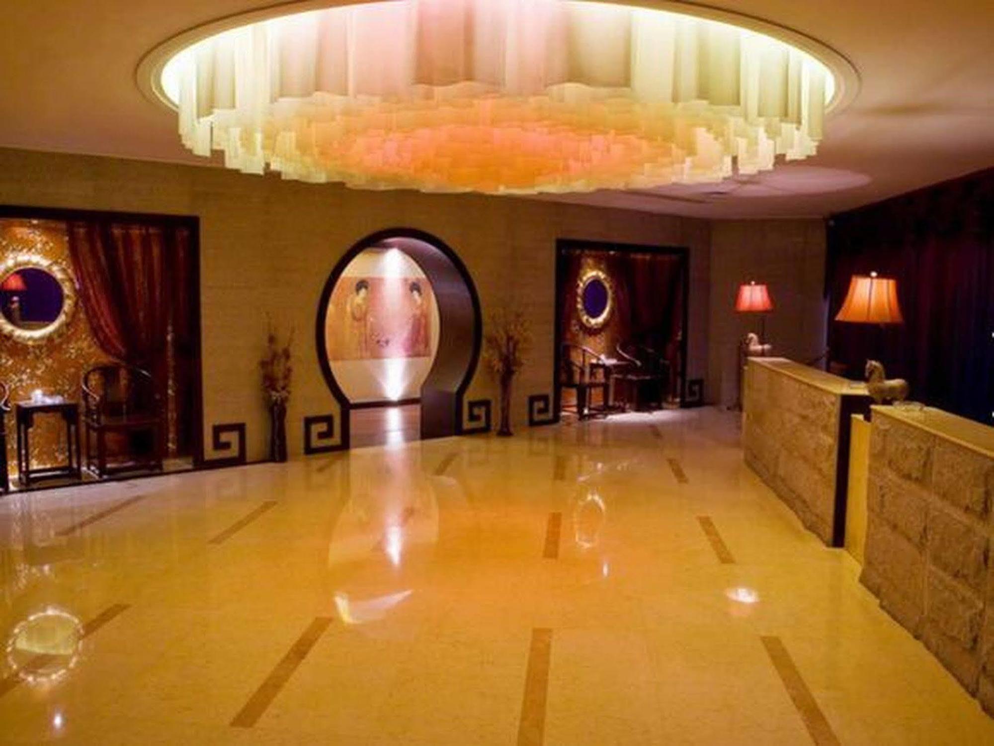 Hongyi Hotel Wuhan Extérieur photo