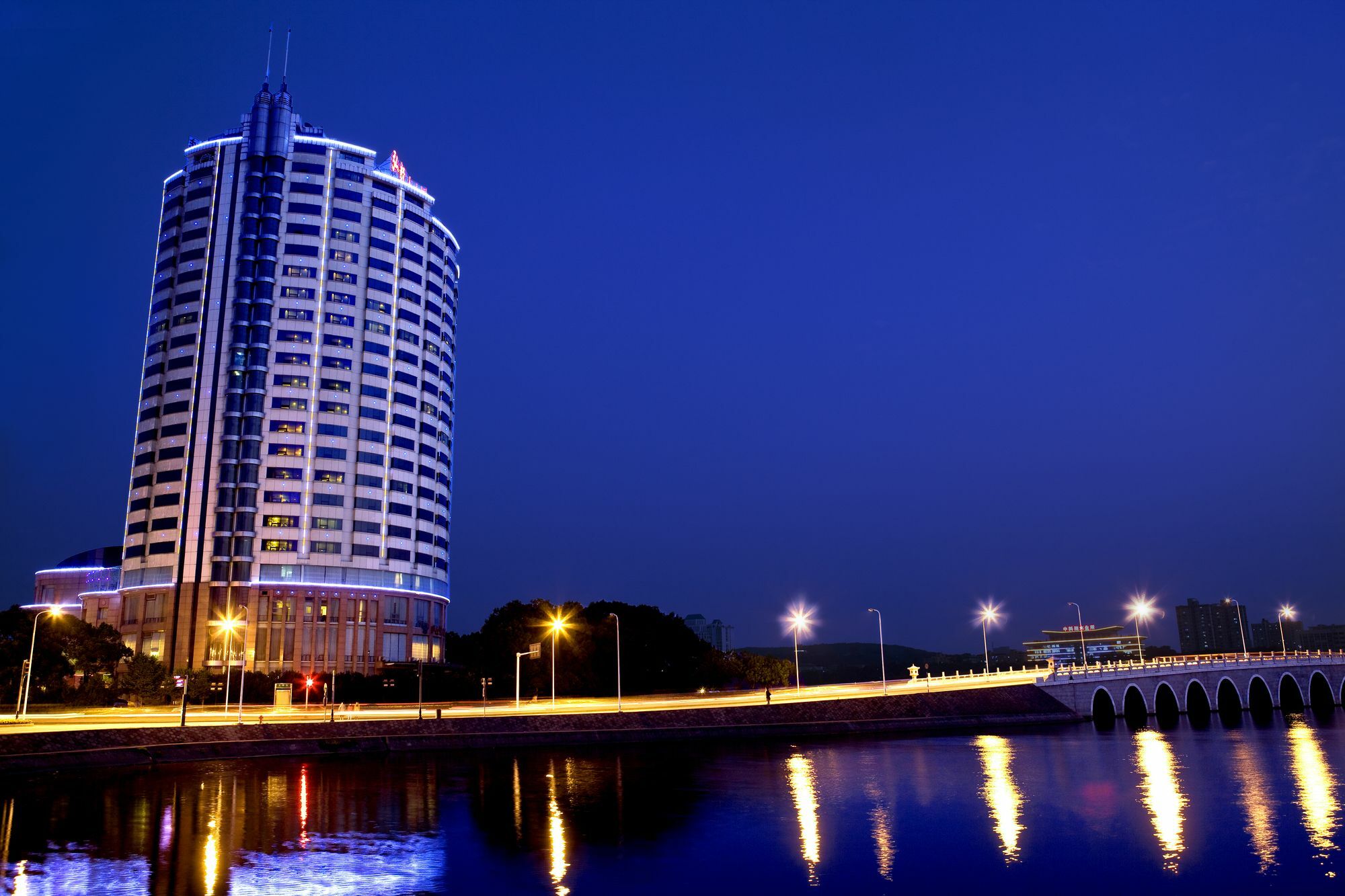 Hongyi Hotel Wuhan Extérieur photo